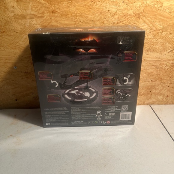 DC Batwing & Batman Black and Gray Figure